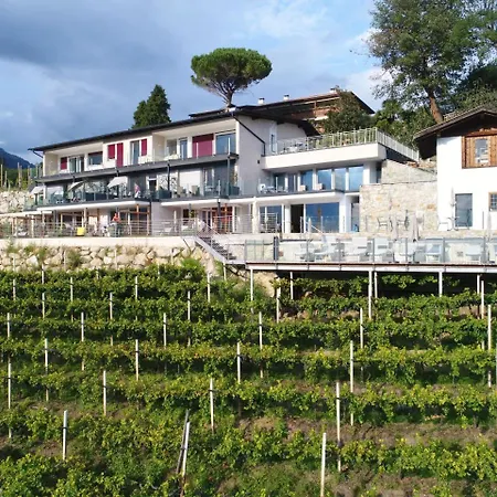 La Pergola Panoramasuites Guest house Tirolo